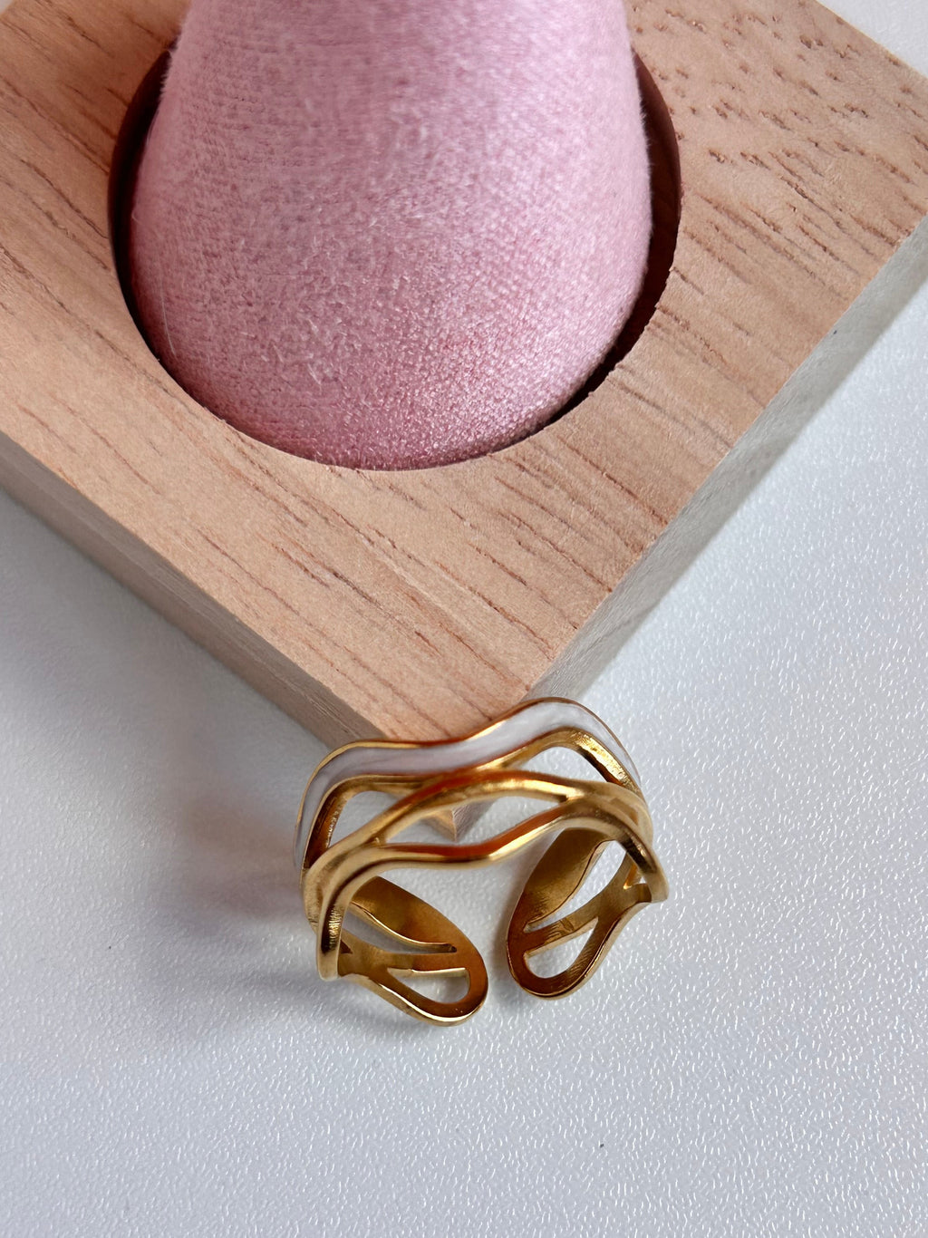 Naia ring